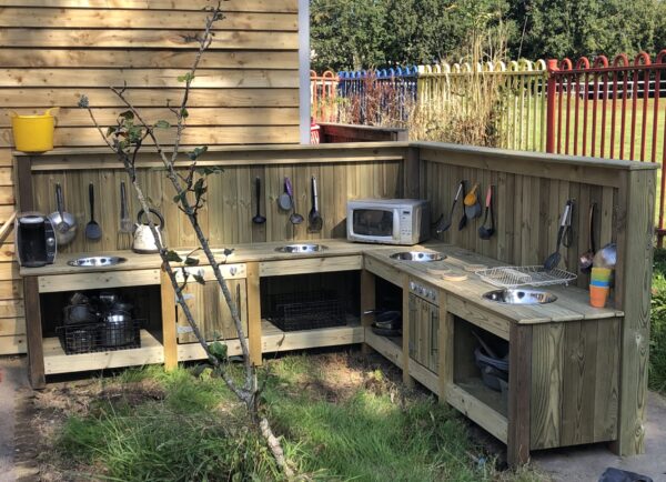 Key Stage 1 Corner Mud Kitchen